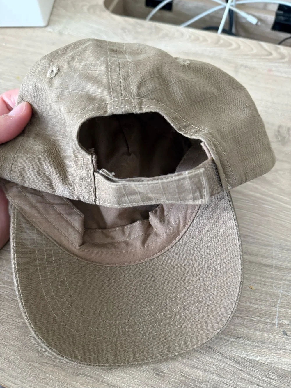 Zara Dino hat